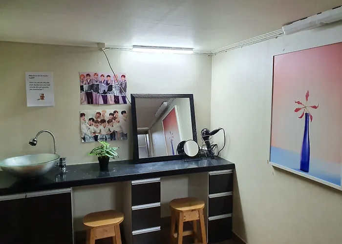 Hostel Birdsnest Hongdae Foreigner Only *