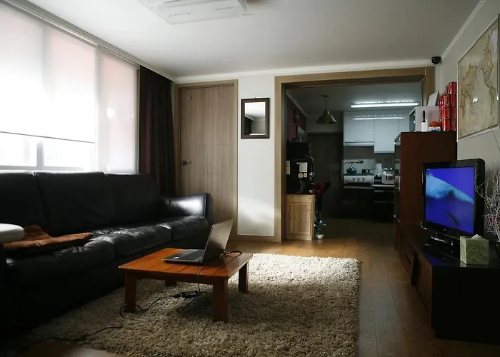 Birdsnest Hongdae Foreigner Only Hostel *